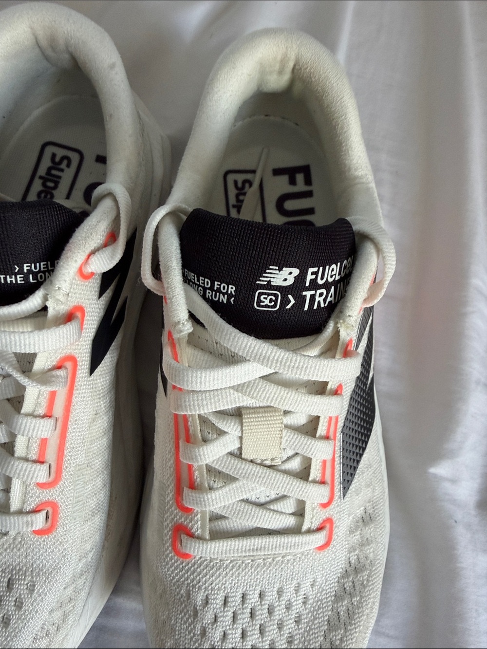 New Balance Women’s SuperComp Fuel Cell; black, white and neon orange 🎉 Size 8 - Picture 3 of 9